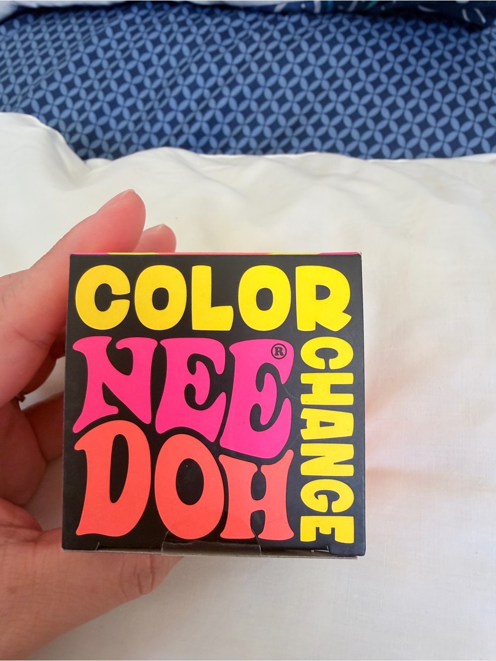 Color NEE DOH Color Change Cube - Neon Pink & Yellow